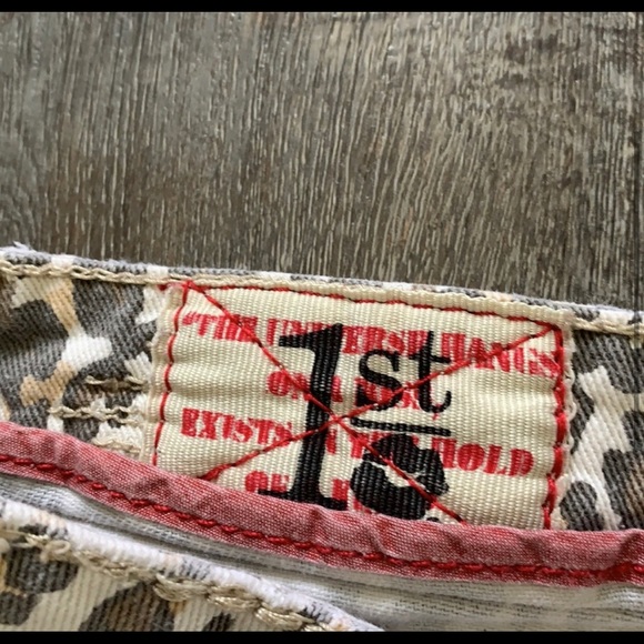 Beautiful 1st Kiss cute shorts bundle up to save - Picture 5 of 6